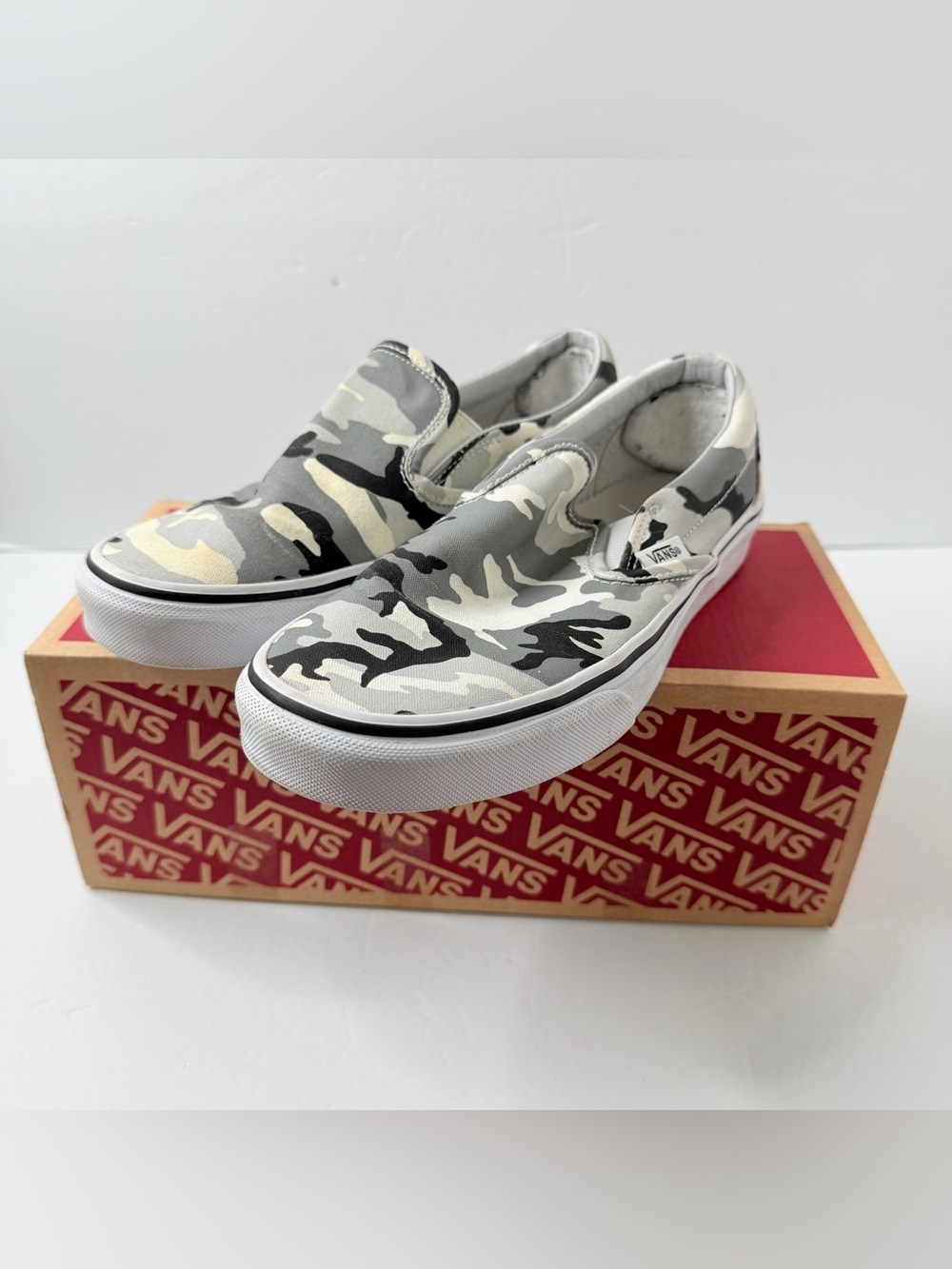 Vans Gray White Black Camo Slip on Canvas Sneakers 6.5M 8W